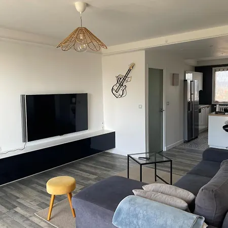 Grand Avec Balcon Et 2 *