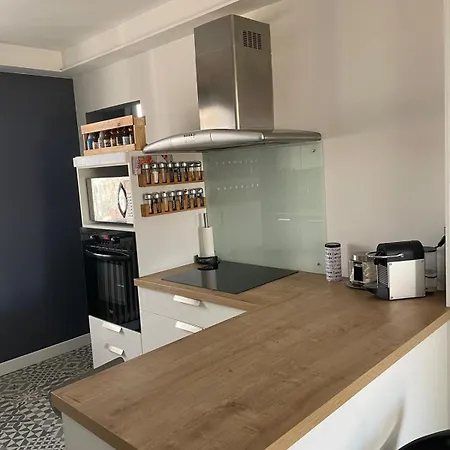 Appartement Grand Avec Balcon Et 2 *